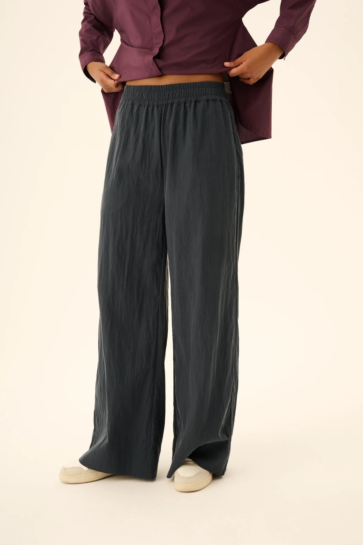 Bukser Prisila Crinkled Tencel - Dark navy